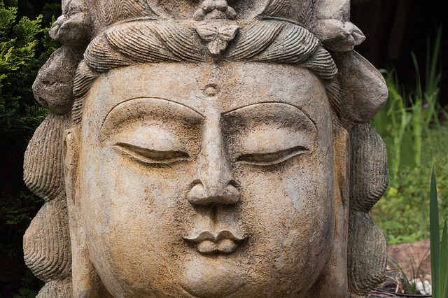Statue depicting an open third eye chakra
